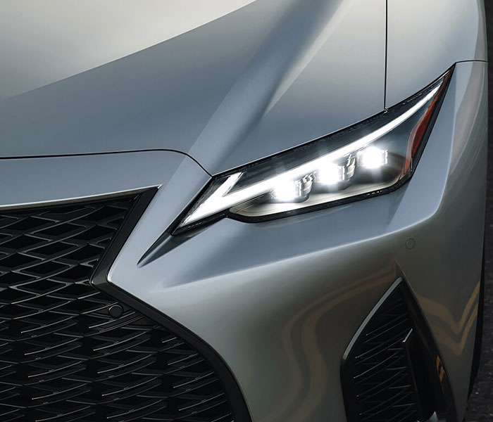 lexus-is-300h-luxury