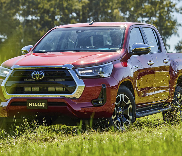 toyota-hilux-4x2-dc-sr-2_4-tdi-at